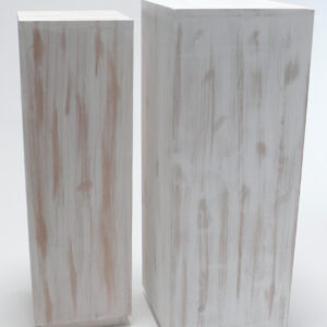 Stelen weiß geschlämmt