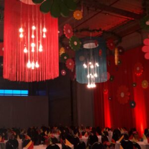 Flower Power Deckengestaltung Event mieten - Schmuecker Dekoration