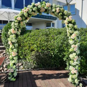 Rosenbogen Hochzeit mieten - Schmuecker Dekoration